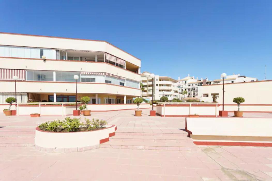 Chic Beachfront Flat With Amazing Sea Views And Private Indoor Parking Benalmadena Exterior photo