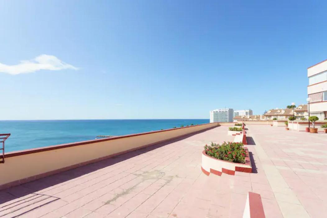 Chic Beachfront Flat With Amazing Sea Views And Private Indoor Parking Benalmadena Exterior photo