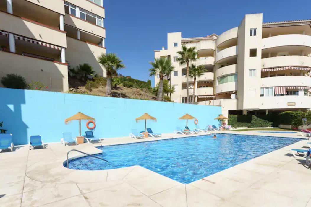 Chic Beachfront Flat With Amazing Sea Views And Private Indoor Parking Benalmadena Exterior photo