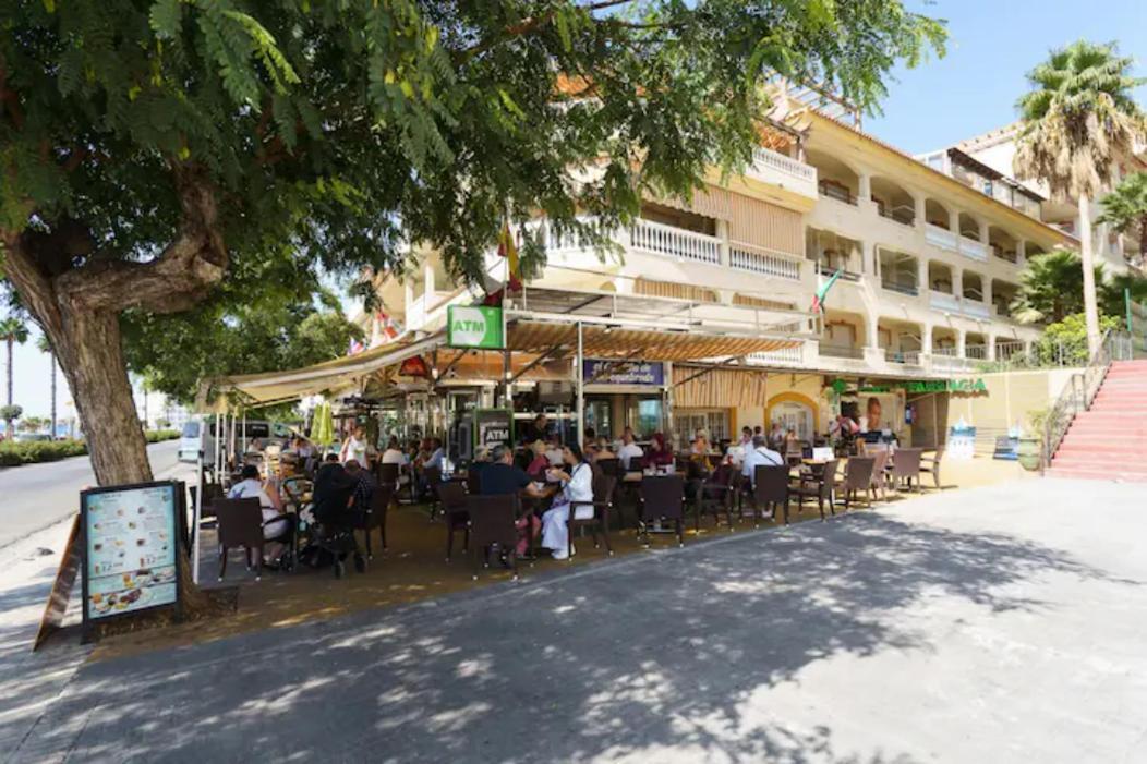 Chic Beachfront Flat With Amazing Sea Views And Private Indoor Parking Benalmadena Exterior photo