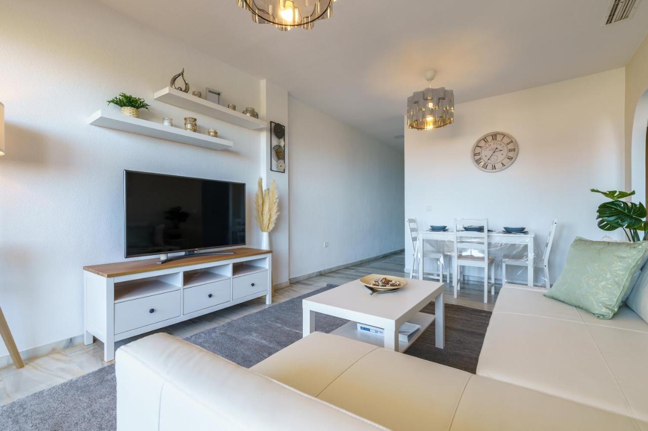 Chic Beachfront Flat With Amazing Sea Views And Private Indoor Parking Benalmadena Exterior photo