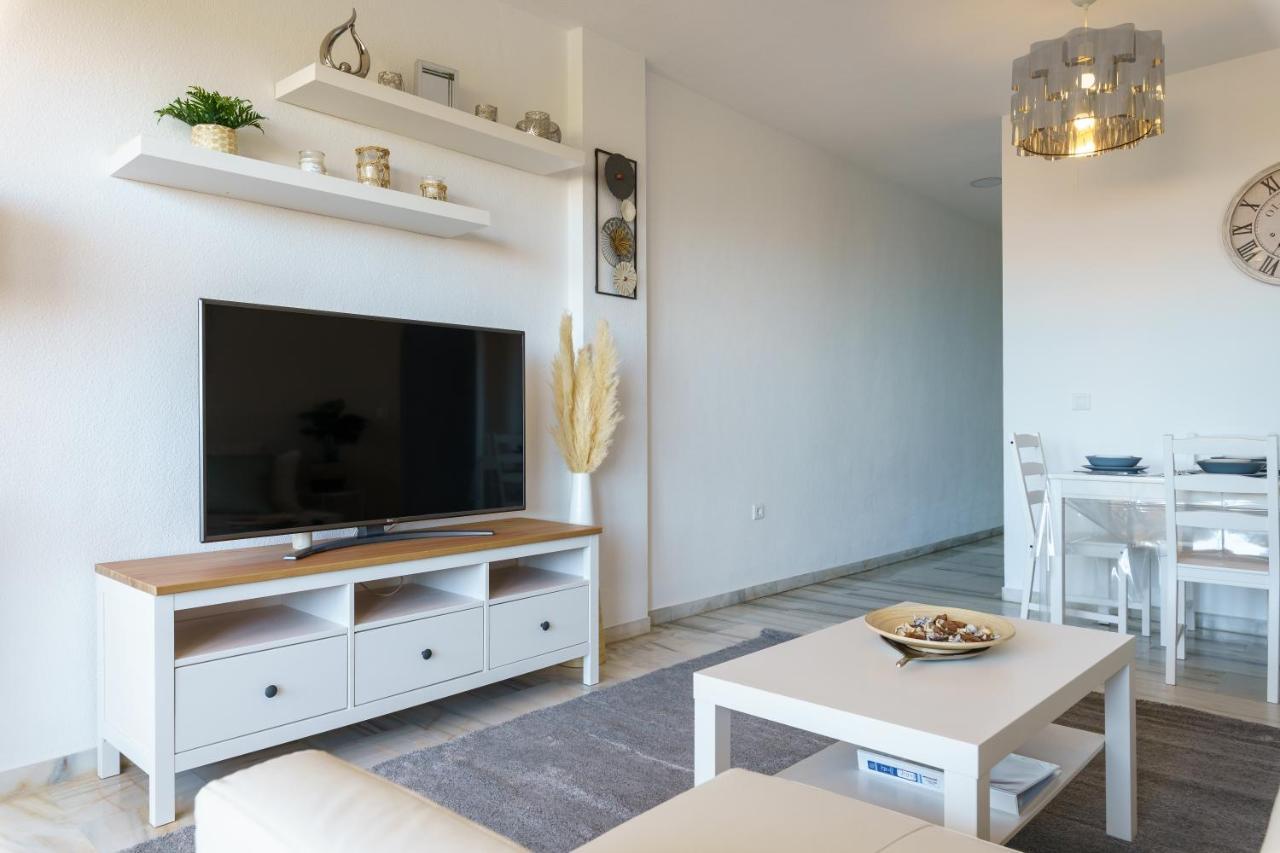 Chic Beachfront Flat With Amazing Sea Views And Private Indoor Parking Benalmadena Exterior photo