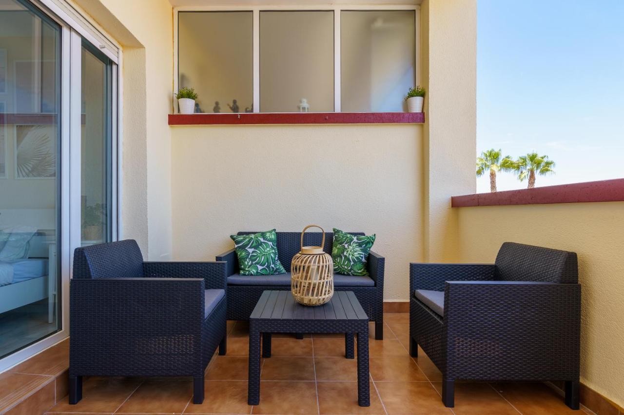 Chic Beachfront Flat With Amazing Sea Views And Private Indoor Parking Benalmadena Exterior photo