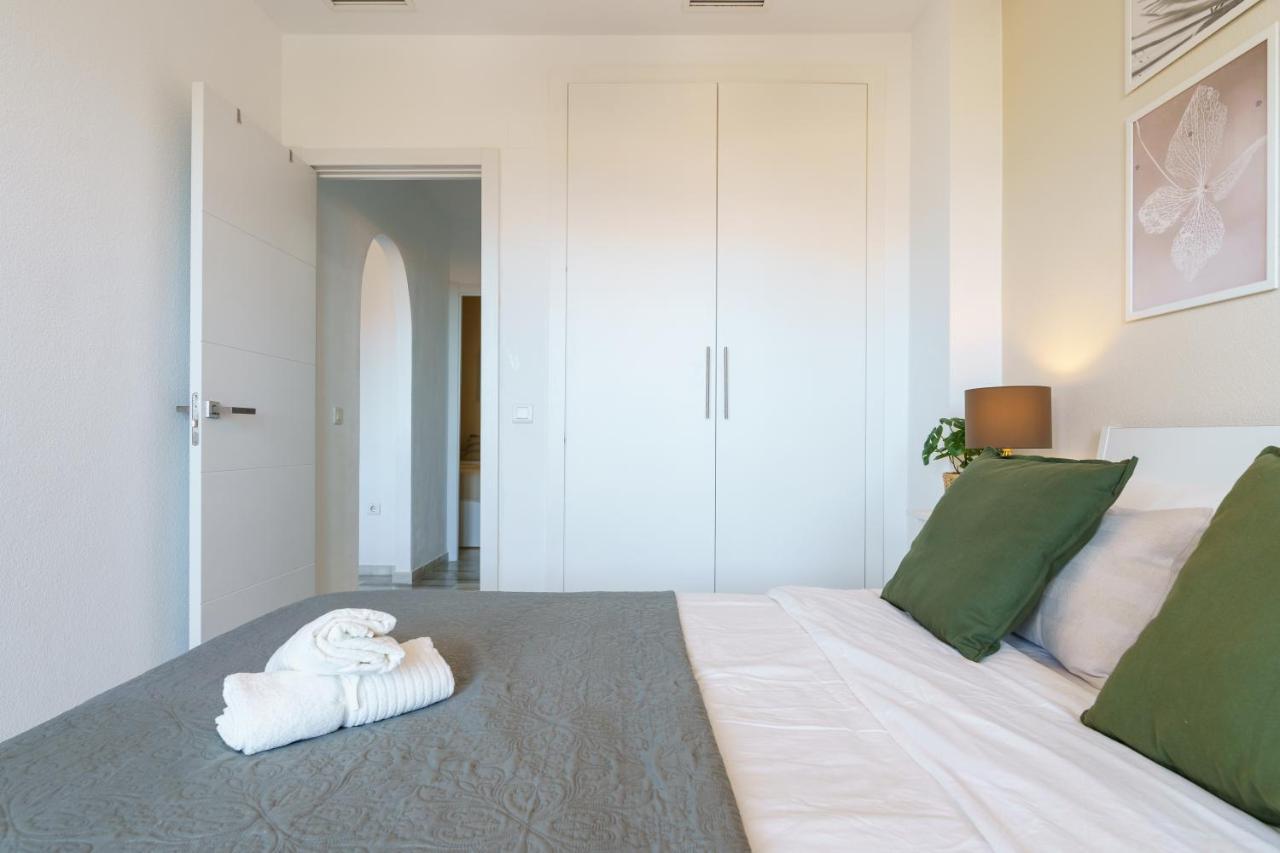 Chic Beachfront Flat With Amazing Sea Views And Private Indoor Parking Benalmadena Exterior photo
